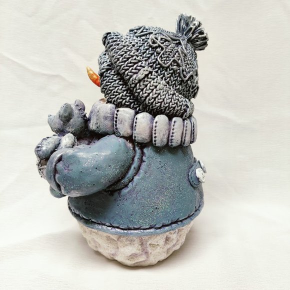 Young’s Snowman resin figurine, with Teddy Bear, Blue, #90487, original box - Picture 5 of 10